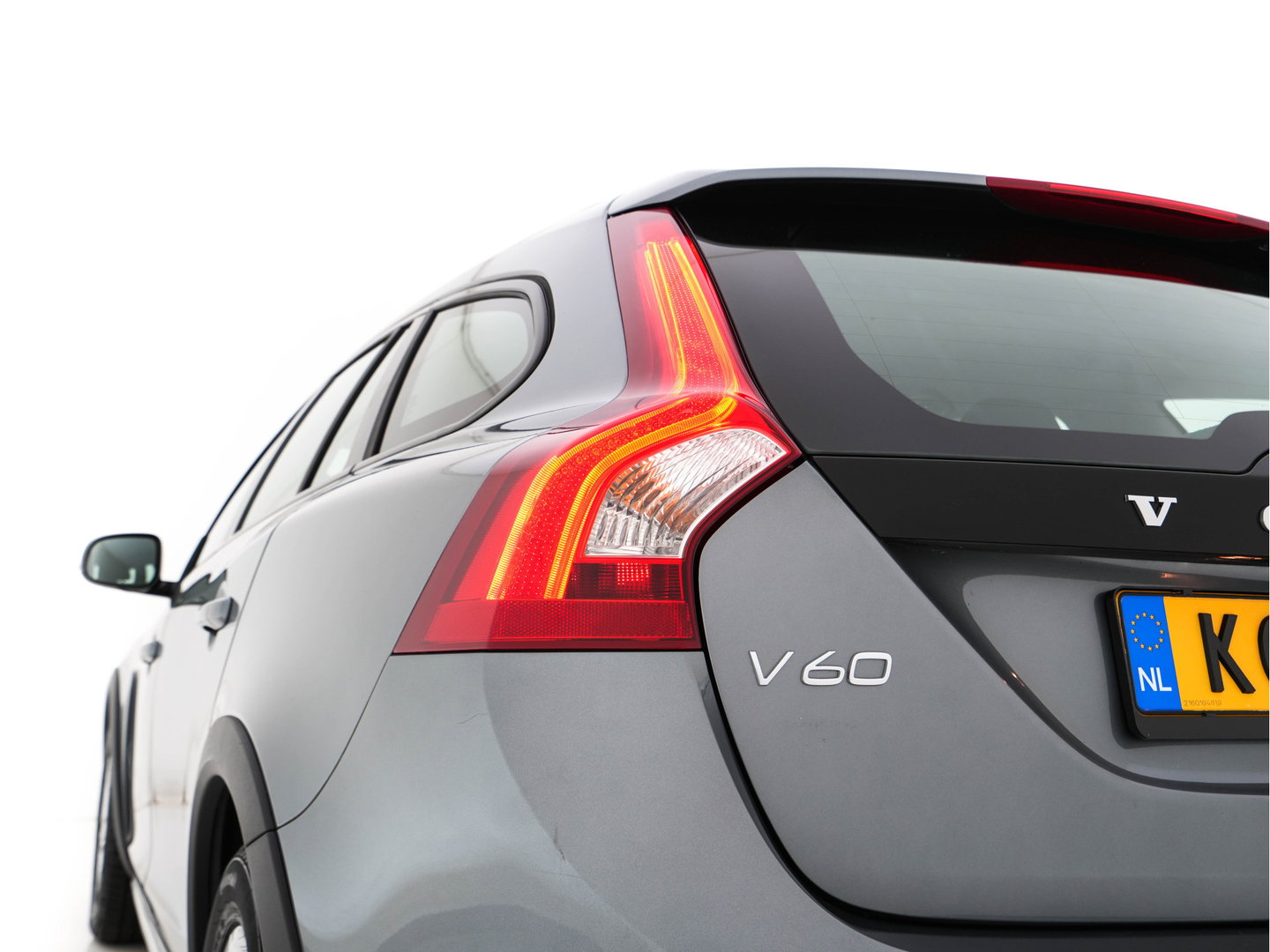 Volvo V60 Cross Country 2.0 D3 Momentum Business *LEATHER | NAVI-FULLMAP | CAMERA | TOWBAR | HEATED-COMFORTSEATS | 17''ALU*