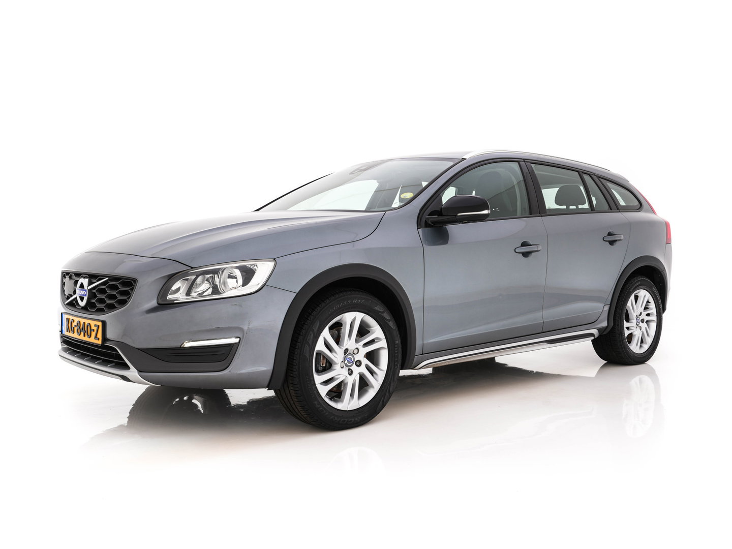 Volvo V60 Cross Country 2.0 D3 Momentum Business *LEATHER | NAVI-FULLMAP | CAMERA | TOWBAR | HEATED-COMFORTSEATS | 17''ALU*