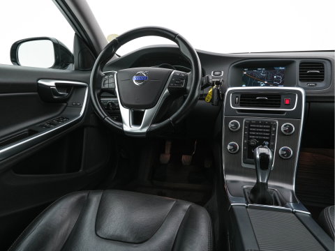 Volvo V60 Cross Country 2.0 D3 Momentum Business *LEATHER | NAVI-FULLMAP | CAMERA | TOWBAR | HEATED-COMFORTSEATS | 17''ALU*