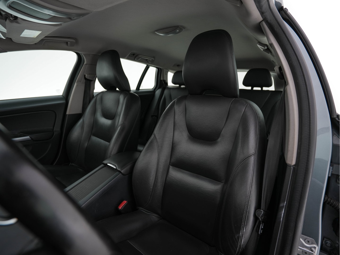 Volvo V60 Cross Country 2.0 D3 Momentum Business *LEATHER | NAVI-FULLMAP | CAMERA | TOWBAR | HEATED-COMFORTSEATS | 17''ALU*