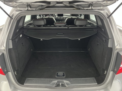Mercedes-Benz B-Klasse 180 AMG Night pakket Ambition Aut. *LEATHER-MICROFIBRE | CARBON-INLAY | FULL-LED | HEATED-SPORTSEATS | NAVI-FULLMAP | SHIFTPADDLES | PRIVACYGLASS | ECC | PDC | CRUISE | TOWBAR  | KEYLESS | 18''ALU *