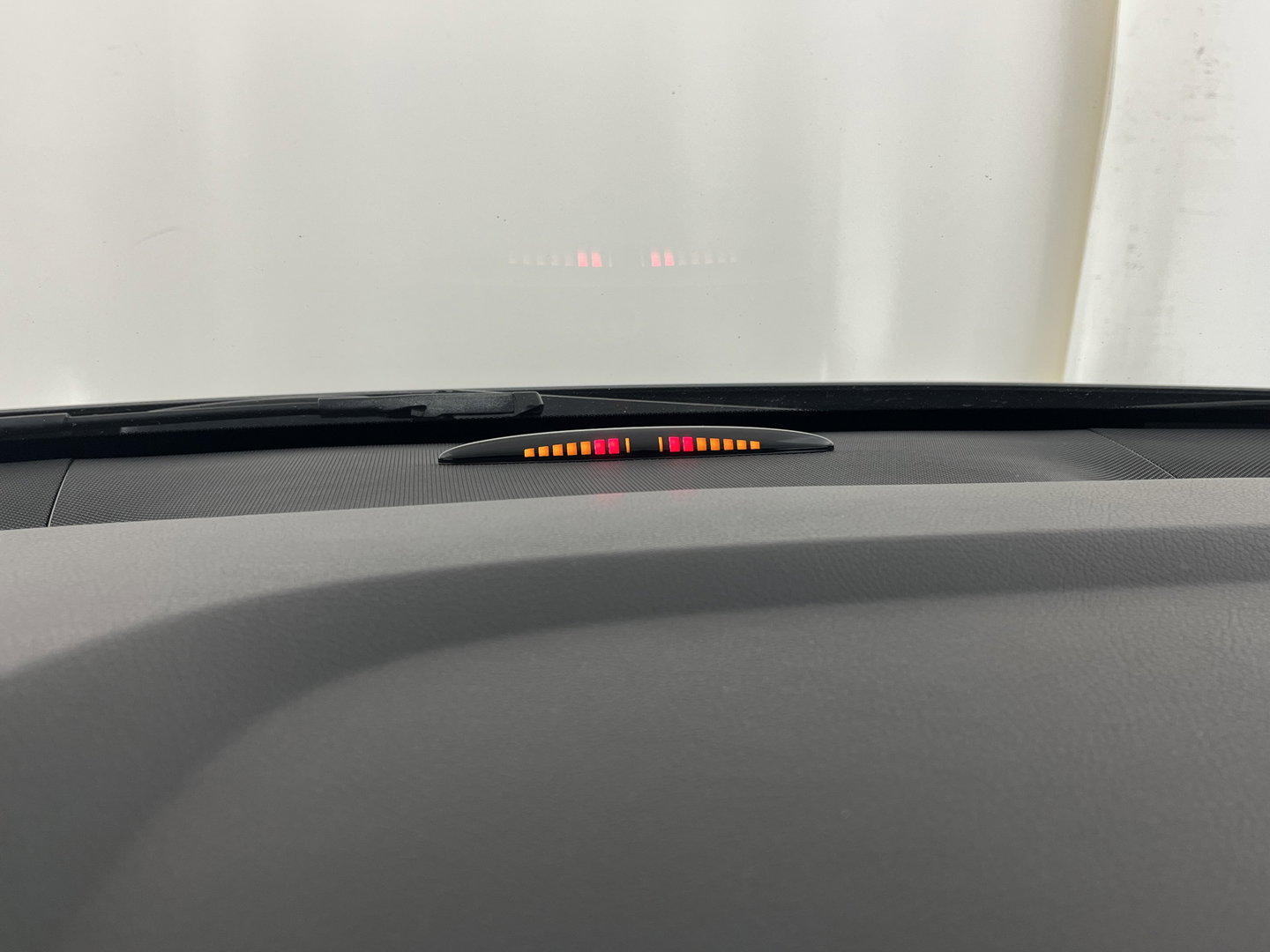 Mercedes-Benz B-Klasse 180 AMG Night pakket Ambition Aut. *LEATHER-MICROFIBRE | CARBON-INLAY | FULL-LED | HEATED-SPORTSEATS | NAVI-FULLMAP | SHIFTPADDLES | PRIVACYGLASS | ECC | PDC | CRUISE | TOWBAR  | KEYLESS | 18''ALU *