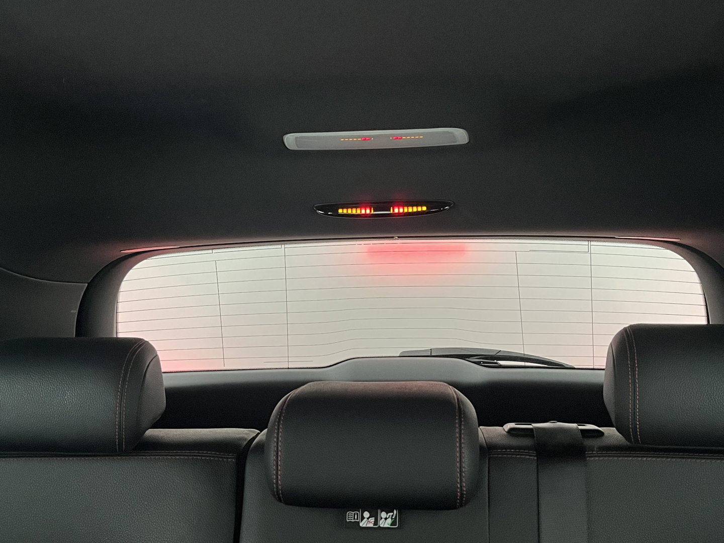 Mercedes-Benz B-Klasse 180 AMG Night pakket Ambition Aut. *LEATHER-MICROFIBRE | CARBON-INLAY | FULL-LED | HEATED-SPORTSEATS | NAVI-FULLMAP | SHIFTPADDLES | PRIVACYGLASS | ECC | PDC | CRUISE | TOWBAR  | KEYLESS | 18''ALU *