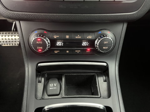 Mercedes-Benz B-Klasse 180 AMG Night pakket Ambition Aut. *LEATHER-MICROFIBRE | CARBON-INLAY | FULL-LED | HEATED-SPORTSEATS | NAVI-FULLMAP | SHIFTPADDLES | PRIVACYGLASS | ECC | PDC | CRUISE | TOWBAR  | KEYLESS | 18''ALU *