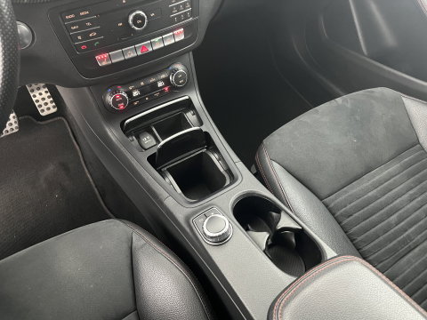 Mercedes-Benz B-Klasse 180 AMG Night pakket Ambition Aut. *LEATHER-MICROFIBRE | CARBON-INLAY | FULL-LED | HEATED-SPORTSEATS | NAVI-FULLMAP | SHIFTPADDLES | PRIVACYGLASS | ECC | PDC | CRUISE | TOWBAR  | KEYLESS | 18''ALU *