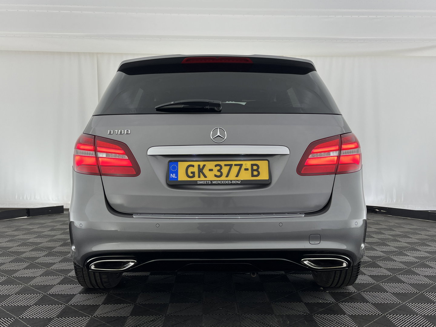 Mercedes-Benz B-Klasse 180 AMG Night pakket Ambition Aut. *LEATHER-MICROFIBRE | CARBON-INLAY | FULL-LED | HEATED-SPORTSEATS | NAVI-FULLMAP | SHIFTPADDLES | PRIVACYGLASS | ECC | PDC | CRUISE | TOWBAR  | KEYLESS | 18''ALU *