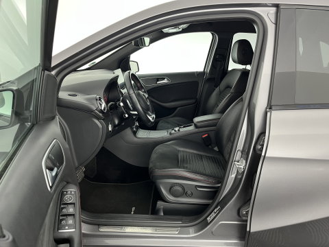 Mercedes-Benz B-Klasse 180 AMG Night pakket Ambition Aut. *LEATHER-MICROFIBRE | CARBON-INLAY | FULL-LED | HEATED-SPORTSEATS | NAVI-FULLMAP | SHIFTPADDLES | PRIVACYGLASS | ECC | PDC | CRUISE | TOWBAR  | KEYLESS | 18''ALU *