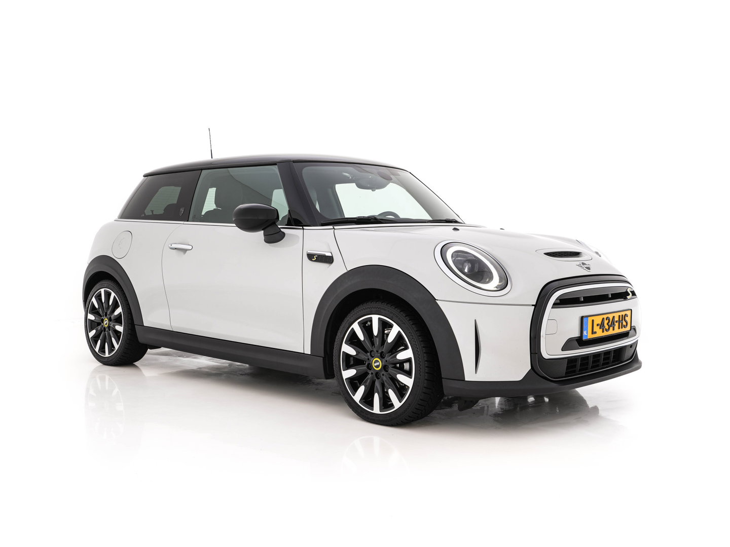 MINI Electric MINI Yours 33 kWh [3-Fase-11kW] {SoH-95%} (INCL-BTW) Aut. *HEATPUMP | LEATHER | HARMAN/KARDON | DIGI-COCKPIT | HEAD-UP | FULL-LED | NAVI-FULLMAP | HEATED-SPORTSEATS | DAB | CRUISE | KEYLESS | AMBIENTLIGHT | PRIVACY-GLASS | 17"ALU*