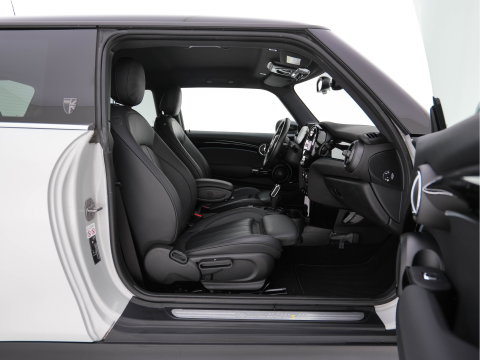 MINI Electric MINI Yours 33 kWh [3-Fase-11kW] {SoH-95%} (INCL-BTW) Aut. *HEATPUMP | LEATHER | HARMAN/KARDON | DIGI-COCKPIT | HEAD-UP | FULL-LED | NAVI-FULLMAP | HEATED-SPORTSEATS | DAB | CRUISE | KEYLESS | AMBIENTLIGHT | PRIVACY-GLASS | 17"ALU*