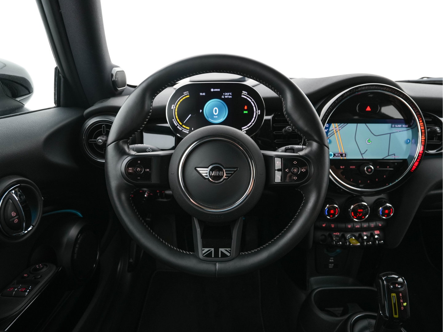 MINI Electric MINI Yours 33 kWh [3-Fase-11kW] {SoH-95%} (INCL-BTW) Aut. *HEATPUMP | LEATHER | HARMAN/KARDON | DIGI-COCKPIT | HEAD-UP | FULL-LED | NAVI-FULLMAP | HEATED-SPORTSEATS | DAB | CRUISE | KEYLESS | AMBIENTLIGHT | PRIVACY-GLASS | 17"ALU*