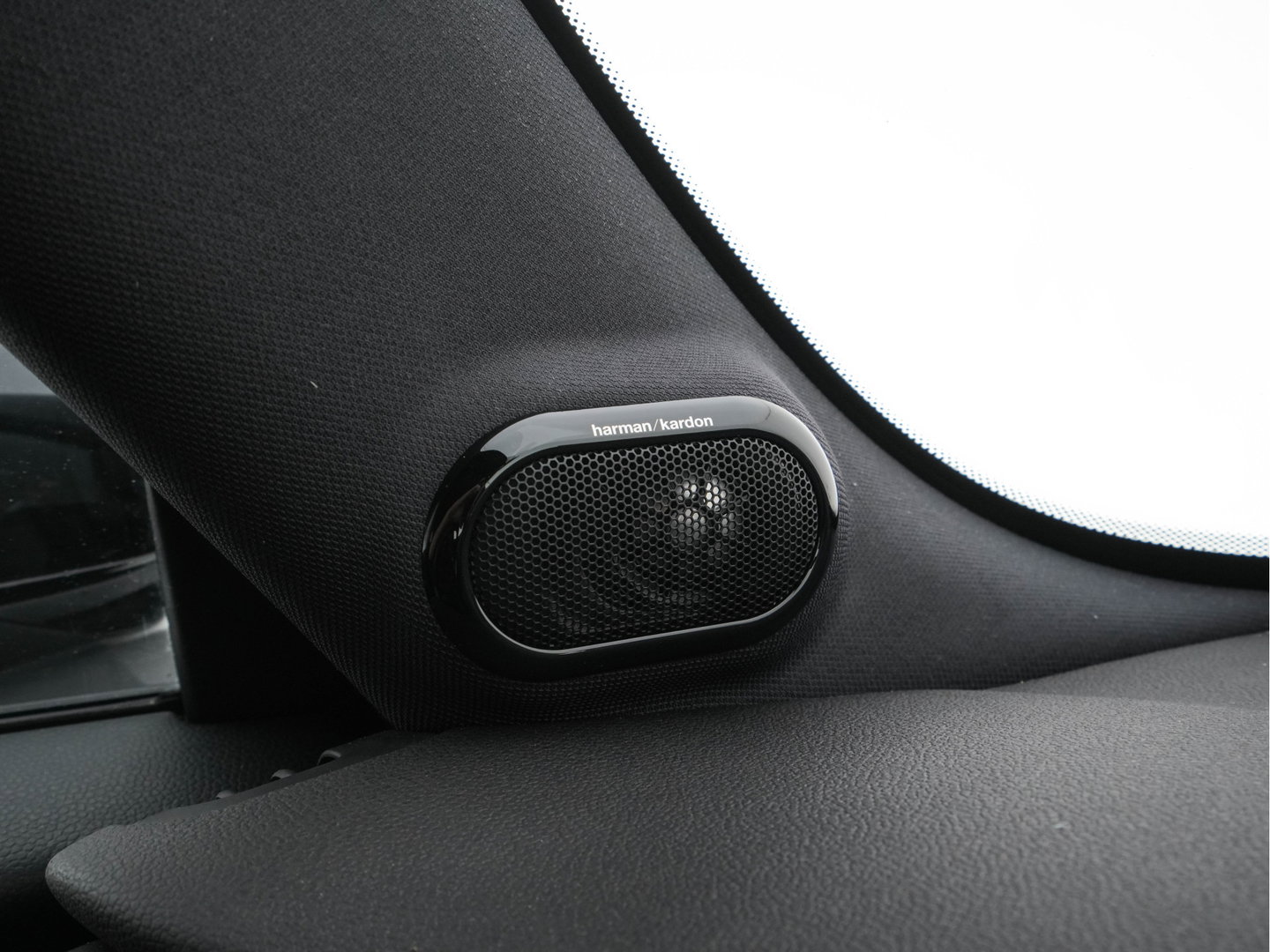 MINI Electric MINI Yours 33 kWh [3-Fase-11kW] {SoH-95%} (INCL-BTW) Aut. *HEATPUMP | LEATHER | HARMAN/KARDON | DIGI-COCKPIT | HEAD-UP | FULL-LED | NAVI-FULLMAP | HEATED-SPORTSEATS | DAB | CRUISE | KEYLESS | AMBIENTLIGHT | PRIVACY-GLASS | 17"ALU*