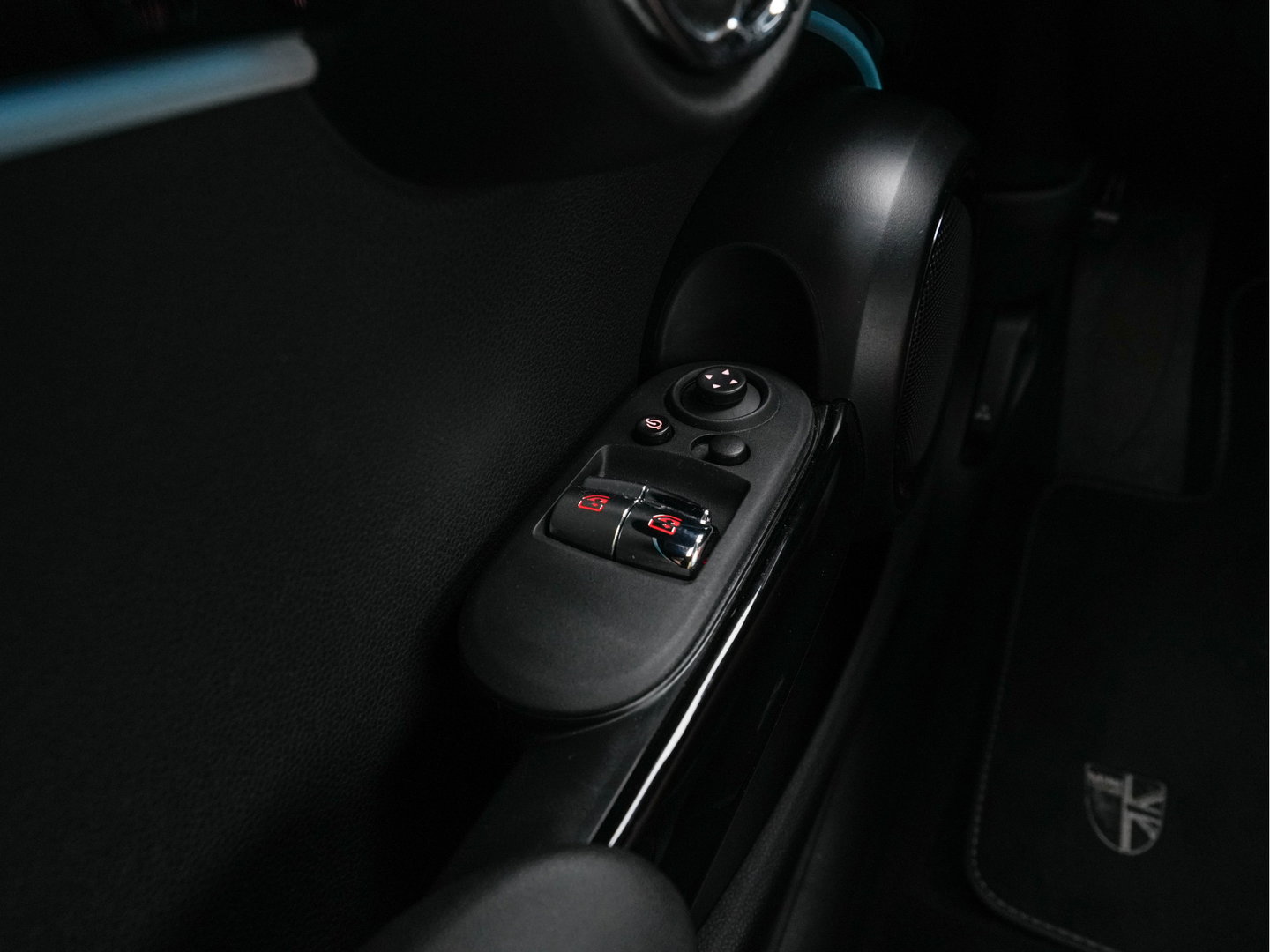 MINI Electric MINI Yours 33 kWh [3-Fase-11kW] {SoH-95%} (INCL-BTW) Aut. *HEATPUMP | LEATHER | HARMAN/KARDON | DIGI-COCKPIT | HEAD-UP | FULL-LED | NAVI-FULLMAP | HEATED-SPORTSEATS | DAB | CRUISE | KEYLESS | AMBIENTLIGHT | PRIVACY-GLASS | 17"ALU*