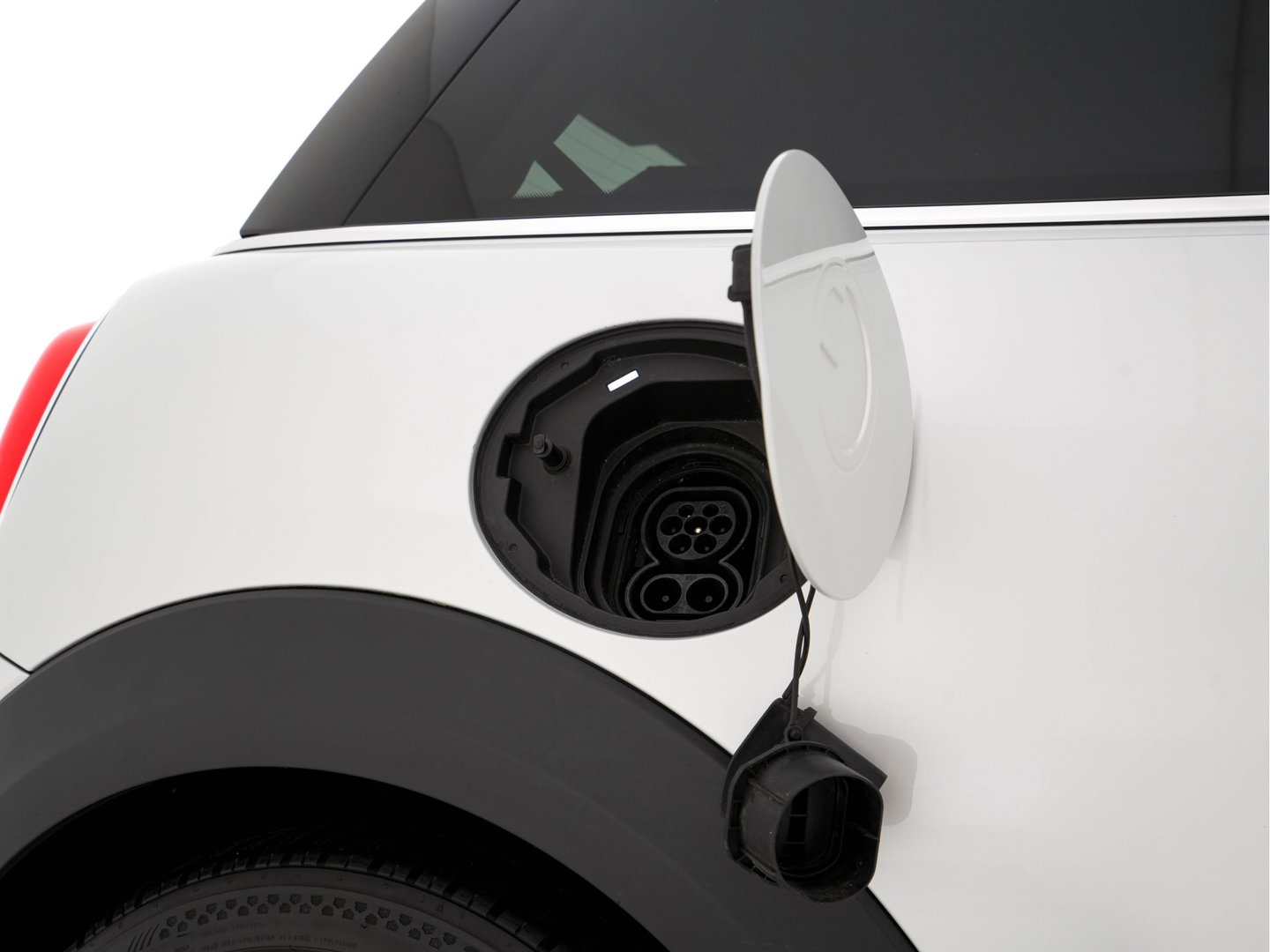 MINI Electric MINI Yours 33 kWh [3-Fase-11kW] {SoH-95%} (INCL-BTW) Aut. *HEATPUMP | LEATHER | HARMAN/KARDON | DIGI-COCKPIT | HEAD-UP | FULL-LED | NAVI-FULLMAP | HEATED-SPORTSEATS | DAB | CRUISE | KEYLESS | AMBIENTLIGHT | PRIVACY-GLASS | 17"ALU*