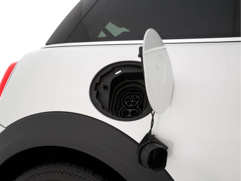 MINI Electric MINI Yours 33 kWh [3-Fase-11kW] {SoH-95%} (INCL-BTW) Aut. *HEATPUMP | LEATHER | HARMAN/KARDON | DIGI-COCKPIT | HEAD-UP | FULL-LED | NAVI-FULLMAP | HEATED-SPORTSEATS | DAB | CRUISE | KEYLESS | AMBIENTLIGHT | PRIVACY-GLASS | 17"ALU*