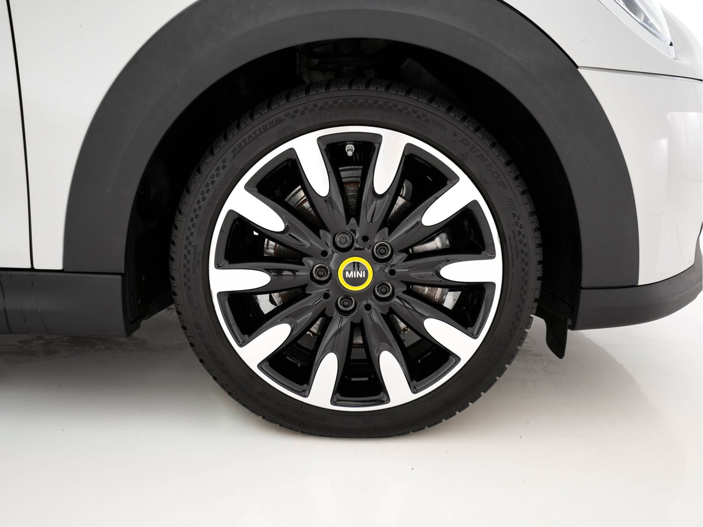 MINI Electric MINI Yours 33 kWh [3-Fase-11kW] {SoH-95%} (INCL-BTW) Aut. *HEATPUMP | LEATHER | HARMAN/KARDON | DIGI-COCKPIT | HEAD-UP | FULL-LED | NAVI-FULLMAP | HEATED-SPORTSEATS | DAB | CRUISE | KEYLESS | AMBIENTLIGHT | PRIVACY-GLASS | 17"ALU*