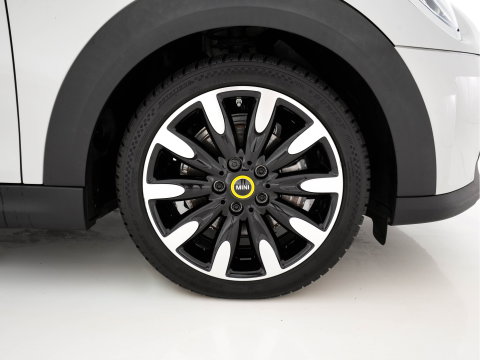 MINI Electric MINI Yours 33 kWh [3-Fase-11kW] {SoH-95%} (INCL-BTW) Aut. *HEATPUMP | LEATHER | HARMAN/KARDON | DIGI-COCKPIT | HEAD-UP | FULL-LED | NAVI-FULLMAP | HEATED-SPORTSEATS | DAB | CRUISE | KEYLESS | AMBIENTLIGHT | PRIVACY-GLASS | 17"ALU*