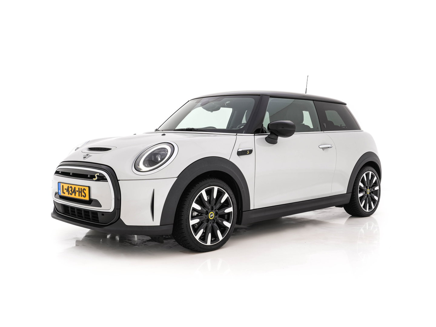 MINI Electric MINI Yours 33 kWh [3-Fase-11kW] {SoH-95%} (INCL-BTW) Aut. *HEATPUMP | LEATHER | HARMAN/KARDON | DIGI-COCKPIT | HEAD-UP | FULL-LED | NAVI-FULLMAP | HEATED-SPORTSEATS | DAB | CRUISE | KEYLESS | AMBIENTLIGHT | PRIVACY-GLASS | 17"ALU*