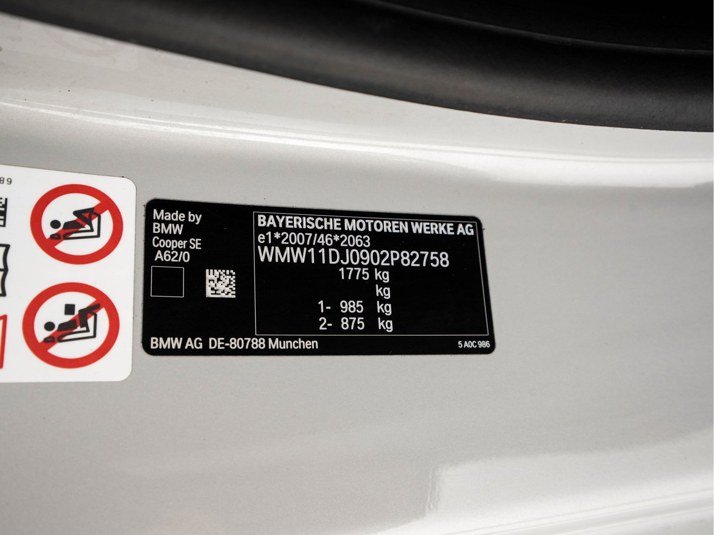 MINI Electric MINI Yours 33 kWh [3-Fase-11kW] {SoH-95%} (INCL-BTW) Aut. *HEATPUMP | LEATHER | HARMAN/KARDON | DIGI-COCKPIT | HEAD-UP | FULL-LED | NAVI-FULLMAP | HEATED-SPORTSEATS | DAB | CRUISE | KEYLESS | AMBIENTLIGHT | PRIVACY-GLASS | 17"ALU*