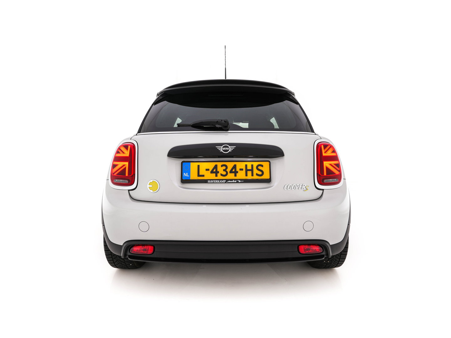 MINI Electric MINI Yours 33 kWh [3-Fase-11kW] {SoH-95%} (INCL-BTW) Aut. *HEATPUMP | LEATHER | HARMAN/KARDON | DIGI-COCKPIT | HEAD-UP | FULL-LED | NAVI-FULLMAP | HEATED-SPORTSEATS | DAB | CRUISE | KEYLESS | AMBIENTLIGHT | PRIVACY-GLASS | 17"ALU*