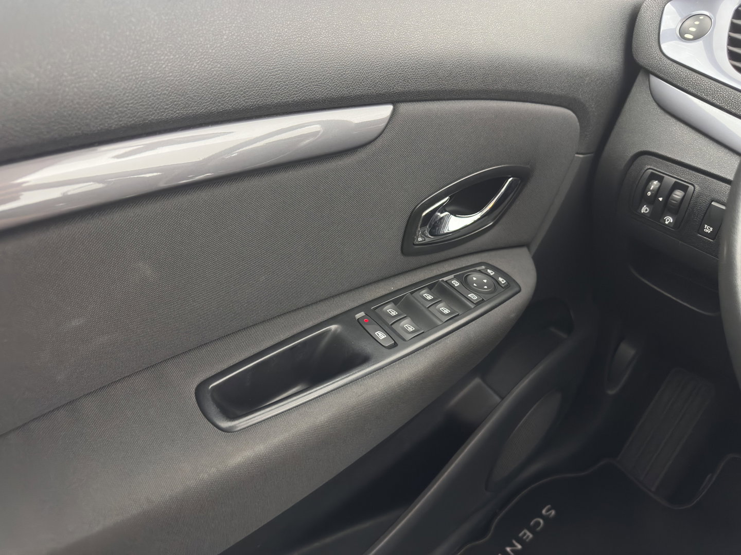 Renault Scénic 1.5 dCi Limited Aut. *DIGI-COCKPIT | NAVI-FULLMAP | HEATED-COMFORTSEATS | KEYLESS | PRIVACY-GLASS | ECC | PDC | 16''ALU*