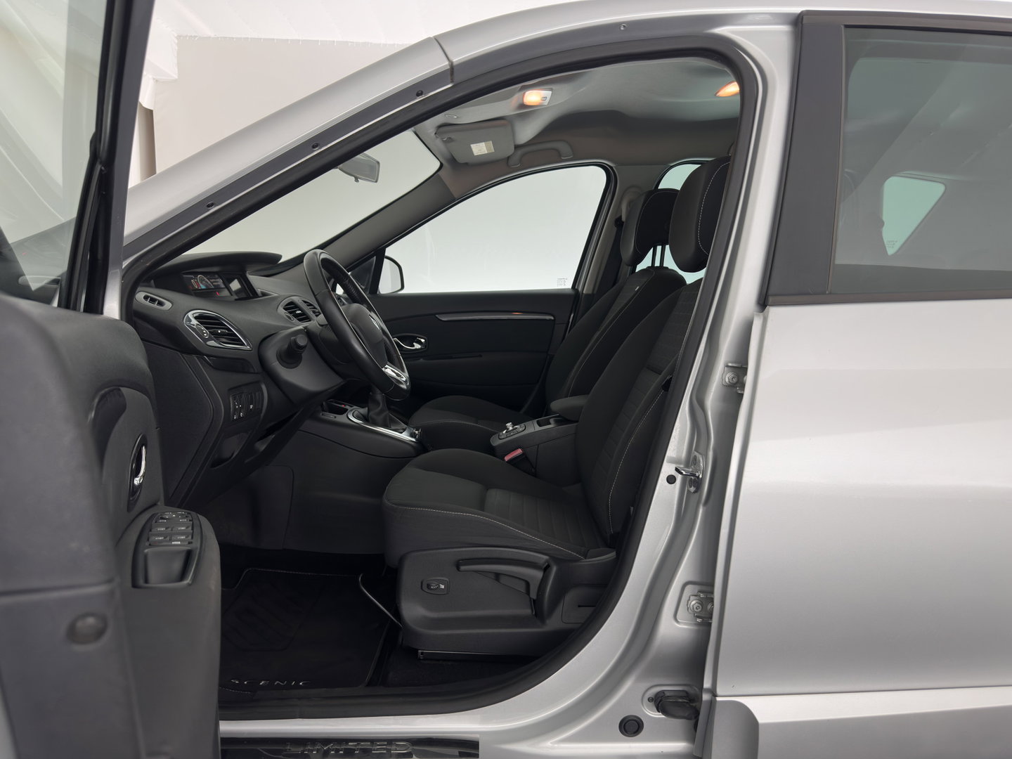 Renault Scénic 1.5 dCi Limited Aut. *DIGI-COCKPIT | NAVI-FULLMAP | HEATED-COMFORTSEATS | KEYLESS | PRIVACY-GLASS | ECC | PDC | 16''ALU*