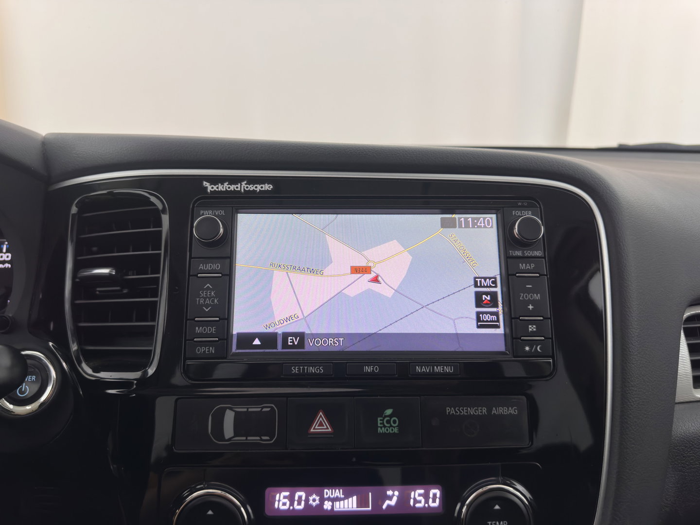 Mitsubishi Outlander 2.0 PHEV Instyle (Plug-In) {SoH-94%} Aut. *PANO | LEATHER | XENON | NAVI-FULLMAP | KEYLESS | CAMERA | HEATED-COMFORTSEATS | ECC | SHIFTPADDELS | PDC | CRUISE | DAB | PRIVACY-GLASS | ROCKFORD-AUDIO | LANE-ASSIST | 18"ALU