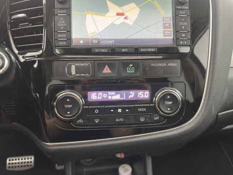 Mitsubishi Outlander 2.0 PHEV Instyle (Plug-In) {SoH-94%} Aut. *PANO | LEATHER | XENON | NAVI-FULLMAP | KEYLESS | CAMERA | HEATED-COMFORTSEATS | ECC | SHIFTPADDELS | PDC | CRUISE | DAB | PRIVACY-GLASS | ROCKFORD-AUDIO | LANE-ASSIST | 18"ALU