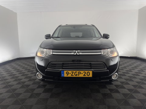 Mitsubishi Outlander 2.0 PHEV Instyle (Plug-In) {SoH-94%} Aut. *PANO | LEATHER | XENON | NAVI-FULLMAP | KEYLESS | CAMERA | HEATED-COMFORTSEATS | ECC | SHIFTPADDELS | PDC | CRUISE | DAB | PRIVACY-GLASS | ROCKFORD-AUDIO | LANE-ASSIST | 18"ALU