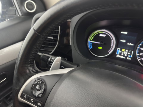 Mitsubishi Outlander 2.0 PHEV Instyle (Plug-In) {SoH-94%} Aut. *PANO | LEATHER | XENON | NAVI-FULLMAP | KEYLESS | CAMERA | HEATED-COMFORTSEATS | ECC | SHIFTPADDELS | PDC | CRUISE | DAB | PRIVACY-GLASS | ROCKFORD-AUDIO | LANE-ASSIST | 18"ALU