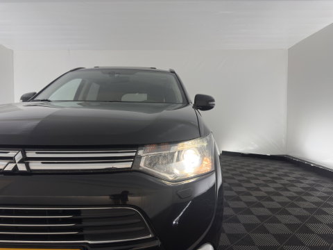 Mitsubishi Outlander 2.0 PHEV Instyle (Plug-In) {SoH-94%} Aut. *PANO | LEATHER | XENON | NAVI-FULLMAP | KEYLESS | CAMERA | HEATED-COMFORTSEATS | ECC | SHIFTPADDELS | PDC | CRUISE | DAB | PRIVACY-GLASS | ROCKFORD-AUDIO | LANE-ASSIST | 18"ALU
