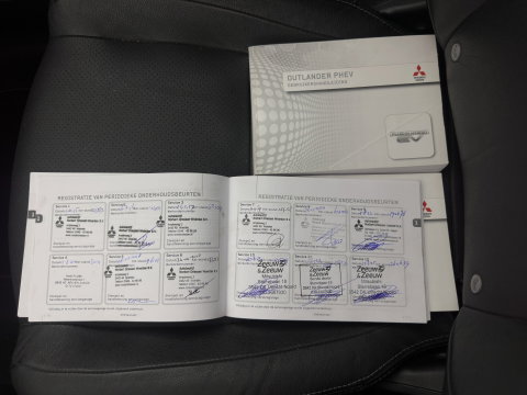 Mitsubishi Outlander 2.0 PHEV Instyle (Plug-In) {SoH-94%} Aut. *PANO | LEATHER | XENON | NAVI-FULLMAP | KEYLESS | CAMERA | HEATED-COMFORTSEATS | ECC | SHIFTPADDELS | PDC | CRUISE | DAB | PRIVACY-GLASS | ROCKFORD-AUDIO | LANE-ASSIST | 18"ALU