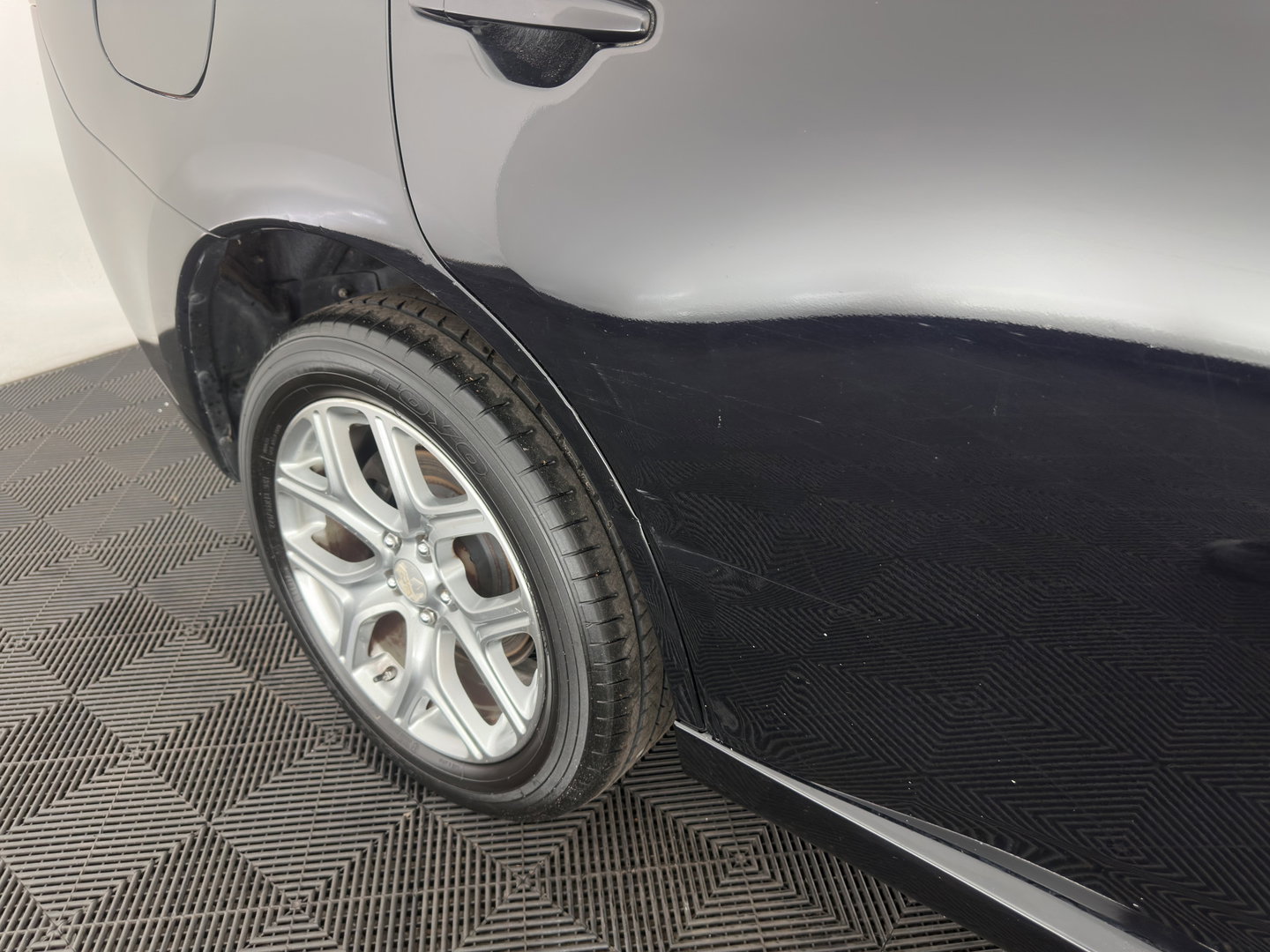 Mitsubishi Outlander 2.0 PHEV Instyle (Plug-In) {SoH-94%} Aut. *PANO | LEATHER | XENON | NAVI-FULLMAP | KEYLESS | CAMERA | HEATED-COMFORTSEATS | ECC | SHIFTPADDELS | PDC | CRUISE | DAB | PRIVACY-GLASS | ROCKFORD-AUDIO | LANE-ASSIST | 18"ALU