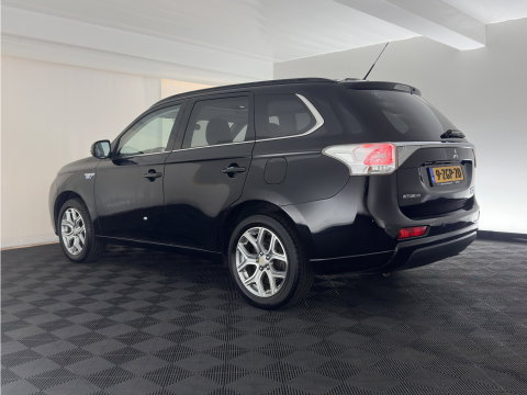 Mitsubishi Outlander 2.0 PHEV Instyle (Plug-In) {SoH-94%} Aut. *PANO | LEATHER | XENON | NAVI-FULLMAP | KEYLESS | CAMERA | HEATED-COMFORTSEATS | ECC | SHIFTPADDELS | PDC | CRUISE | DAB | PRIVACY-GLASS | ROCKFORD-AUDIO | LANE-ASSIST | 18"ALU