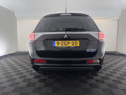 Mitsubishi Outlander 2.0 PHEV Instyle (Plug-In) {SoH-94%} Aut. *PANO | LEATHER | XENON | NAVI-FULLMAP | KEYLESS | CAMERA | HEATED-COMFORTSEATS | ECC | SHIFTPADDELS | PDC | CRUISE | DAB | PRIVACY-GLASS | ROCKFORD-AUDIO | LANE-ASSIST | 18"ALU