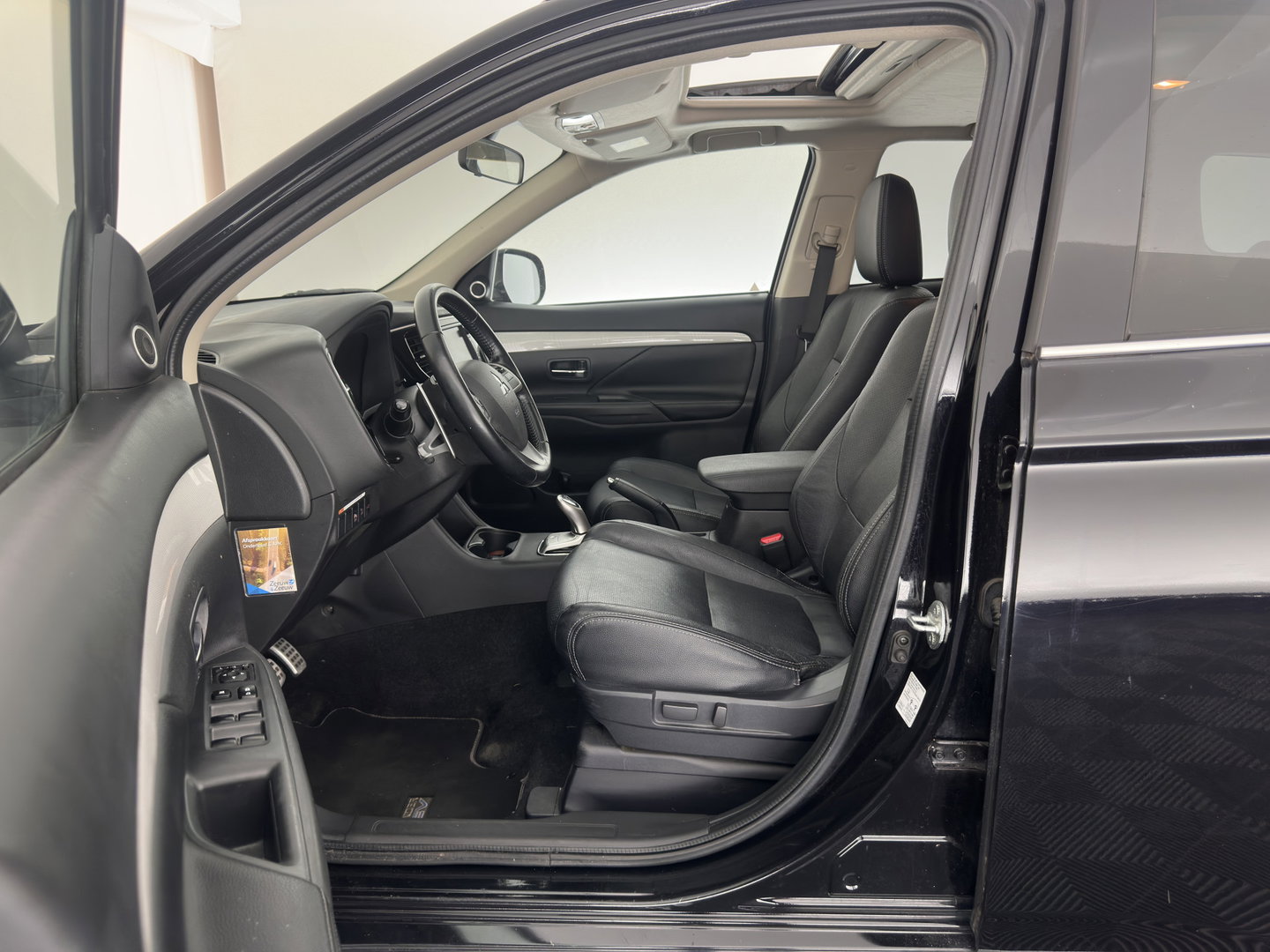 Mitsubishi Outlander 2.0 PHEV Instyle (Plug-In) {SoH-94%} Aut. *PANO | LEATHER | XENON | NAVI-FULLMAP | KEYLESS | CAMERA | HEATED-COMFORTSEATS | ECC | SHIFTPADDELS | PDC | CRUISE | DAB | PRIVACY-GLASS | ROCKFORD-AUDIO | LANE-ASSIST | 18"ALU
