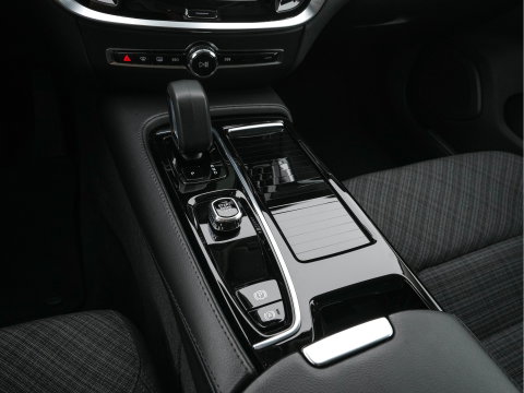 Volvo V60 2.0 T6 Core Bright AWD (Plug-In) {SoH-97%} (INCL-BTW)  Aut. *FULL-LED | DIGI-COCKPIT | CAMERA | HEATED-COMFORTSEATS | KEYLESS | DAB | PRIVACY-GLASS | CARPLAY | NAVI-FULLMAP | TOWBAR | 18''ALU*
