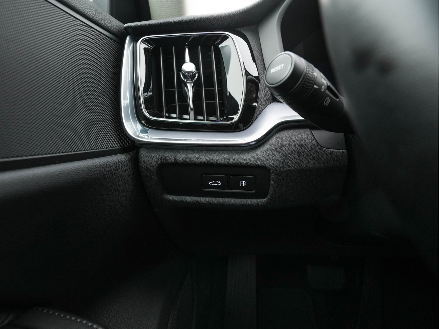 Volvo V60 2.0 T6 Core Bright AWD (Plug-In) {SoH-97%} (INCL-BTW)  Aut. *FULL-LED | DIGI-COCKPIT | CAMERA | HEATED-COMFORTSEATS | KEYLESS | DAB | PRIVACY-GLASS | CARPLAY | NAVI-FULLMAP | TOWBAR | 18''ALU*