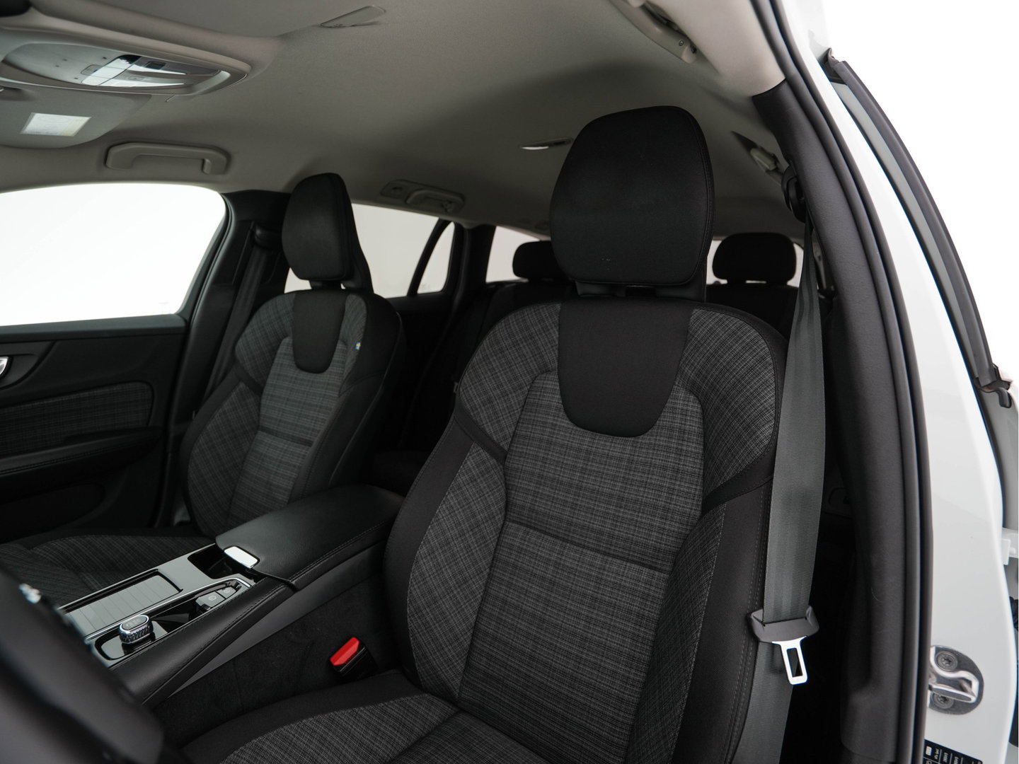 Volvo V60 2.0 T6 Core Bright AWD (Plug-In) {SoH-97%} (INCL-BTW)  Aut. *FULL-LED | DIGI-COCKPIT | CAMERA | HEATED-COMFORTSEATS | KEYLESS | DAB | PRIVACY-GLASS | CARPLAY | NAVI-FULLMAP | TOWBAR | 18''ALU*