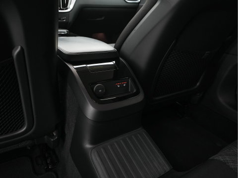 Volvo V60 2.0 T6 Core Bright AWD (Plug-In) {SoH-97%} (INCL-BTW)  Aut. *FULL-LED | DIGI-COCKPIT | CAMERA | HEATED-COMFORTSEATS | KEYLESS | DAB | PRIVACY-GLASS | CARPLAY | NAVI-FULLMAP | TOWBAR | 18''ALU*