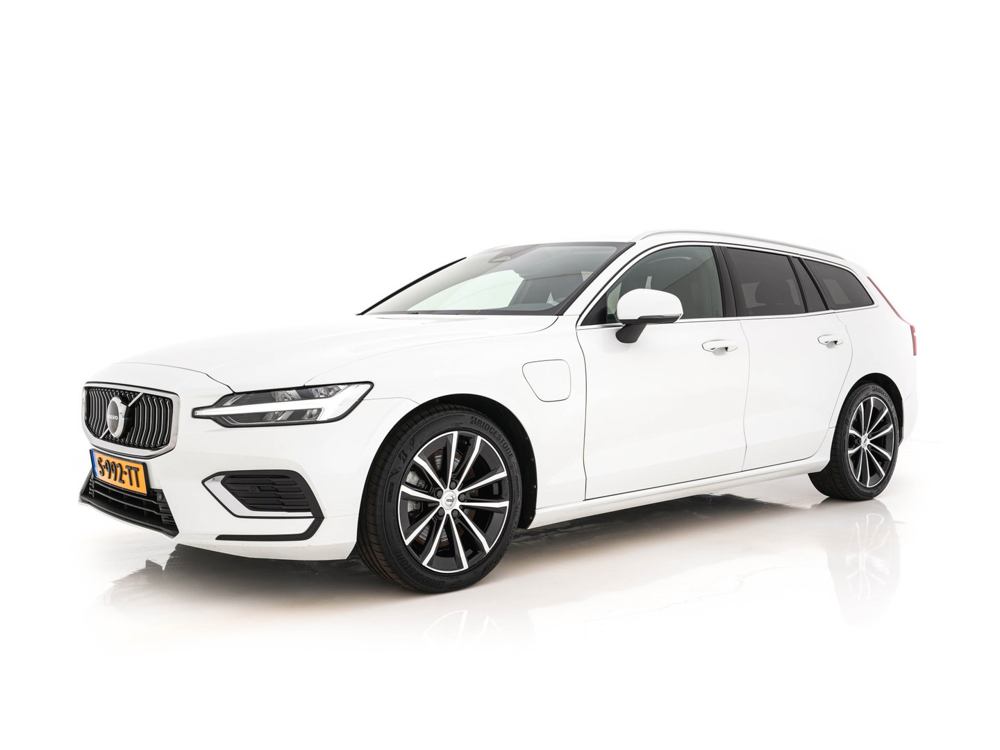 Volvo V60 2.0 T6 Core Bright AWD (Plug-In) {SoH-97%} (INCL-BTW)  Aut. *FULL-LED | DIGI-COCKPIT | CAMERA | HEATED-COMFORTSEATS | KEYLESS | DAB | PRIVACY-GLASS | CARPLAY | NAVI-FULLMAP | TOWBAR | 18''ALU*