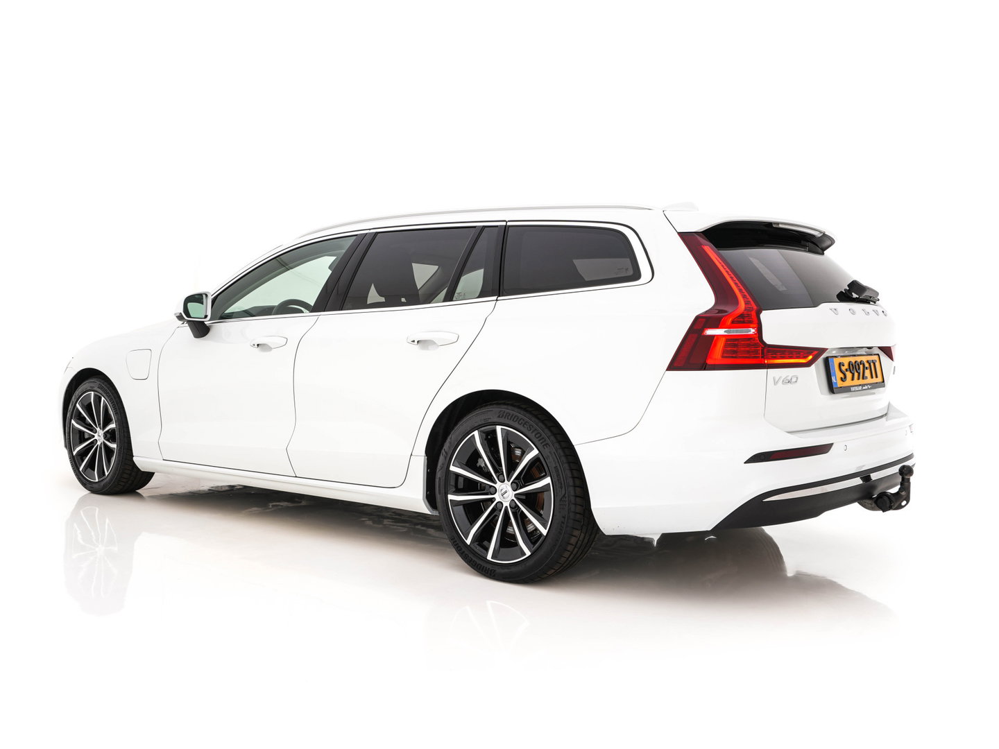 Volvo V60 2.0 T6 Core Bright AWD (Plug-In) {SoH-97%} (INCL-BTW)  Aut. *FULL-LED | DIGI-COCKPIT | CAMERA | HEATED-COMFORTSEATS | KEYLESS | DAB | PRIVACY-GLASS | CARPLAY | NAVI-FULLMAP | TOWBAR | 18''ALU*