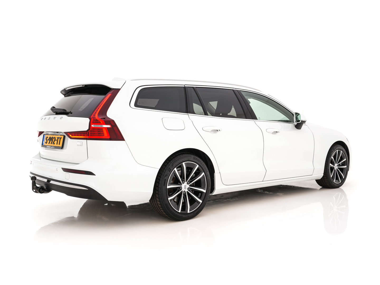 Volvo V60 2.0 T6 Core Bright AWD (Plug-In) {SoH-97%} (INCL-BTW)  Aut. *FULL-LED | DIGI-COCKPIT | CAMERA | HEATED-COMFORTSEATS | KEYLESS | DAB | PRIVACY-GLASS | CARPLAY | NAVI-FULLMAP | TOWBAR | 18''ALU*