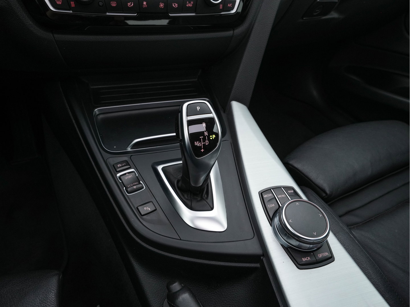 BMW 3-serie Gran Turismo 320i M-Sportpack High-Executive Aut. *PANO | LEATHER | FULL-LED | NAVI-FULLMAP | HEATED-SPORTSEATS | HIFI-SOUND | SHIFTPADDLES | ECC | PDC | CRUISE | 19''ALU*