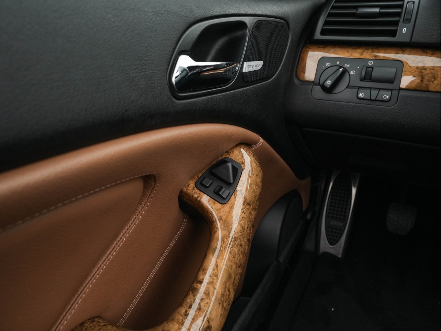 BMW 3 Serie Cabrio 325Ci (E46) M-Sportpack Special Executive *LEATHER | HARMAN-KARDON | MEMORY-PACK | HEATED-SPORTSEATS | XENON | NAVI-FULLMAP | AIRSCARF | PDC | CRUISE | ECC | 18"ALU*