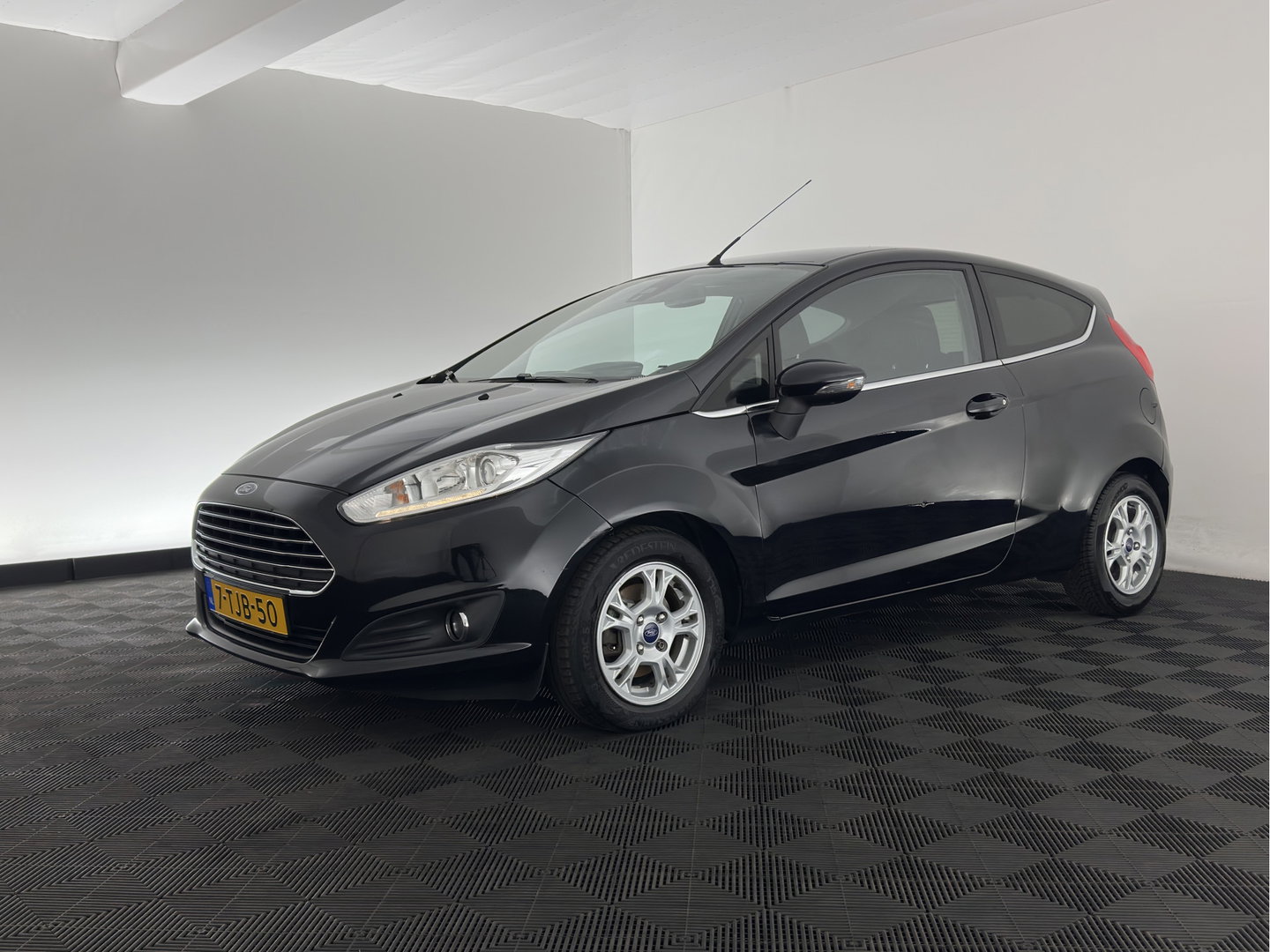 Ford Fiesta 1.6 TDCi Lease Titanium *NAVI-FULLMAP | SONY-AUDIO | KEYLESS | ECC | CRUISE | PDC | PRVACY-GLASS | 14''ALU*