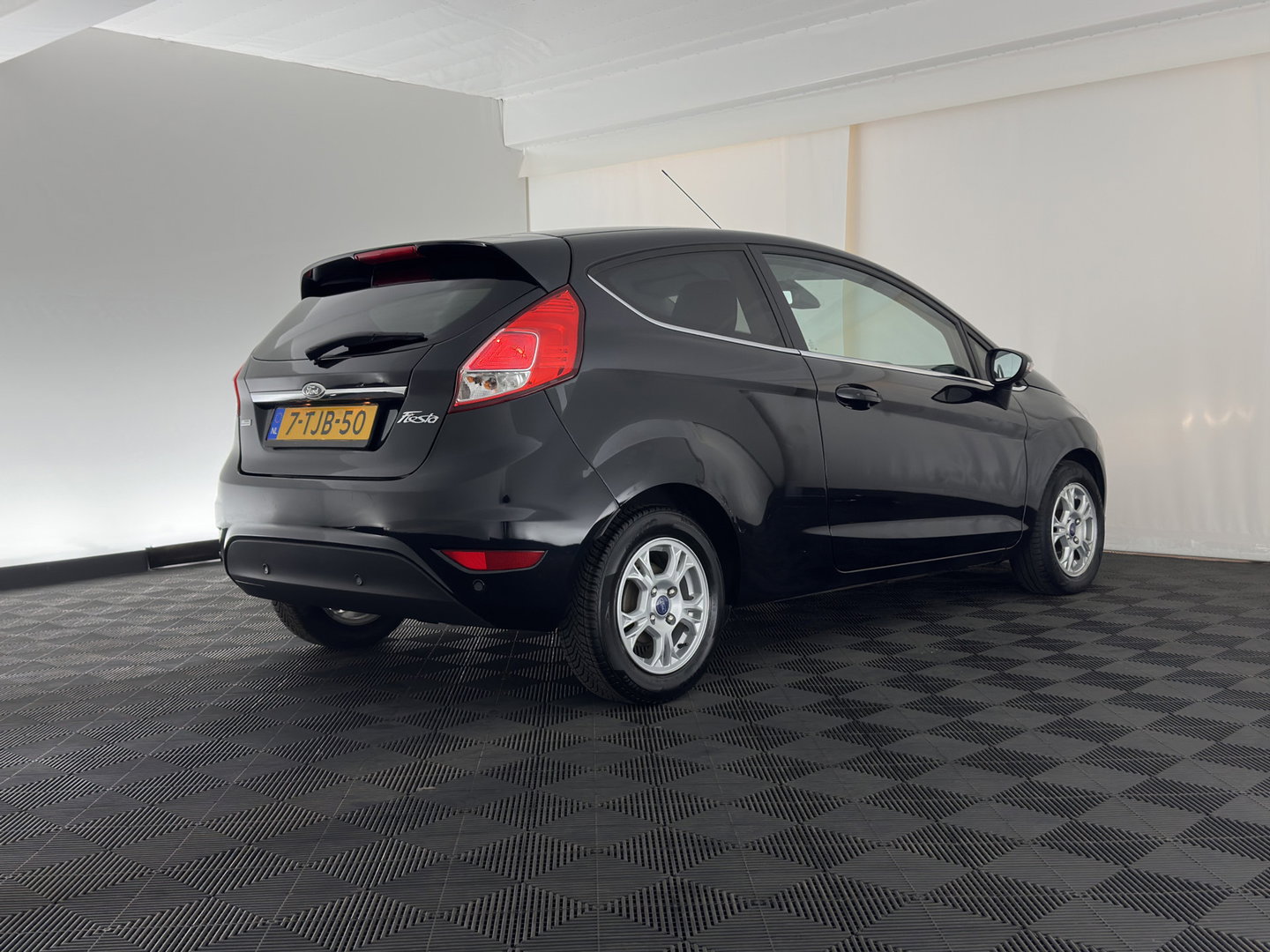 Ford Fiesta 1.6 TDCi Lease Titanium *NAVI-FULLMAP | SONY-AUDIO | KEYLESS | ECC | CRUISE | PDC | PRVACY-GLASS | 14''ALU*