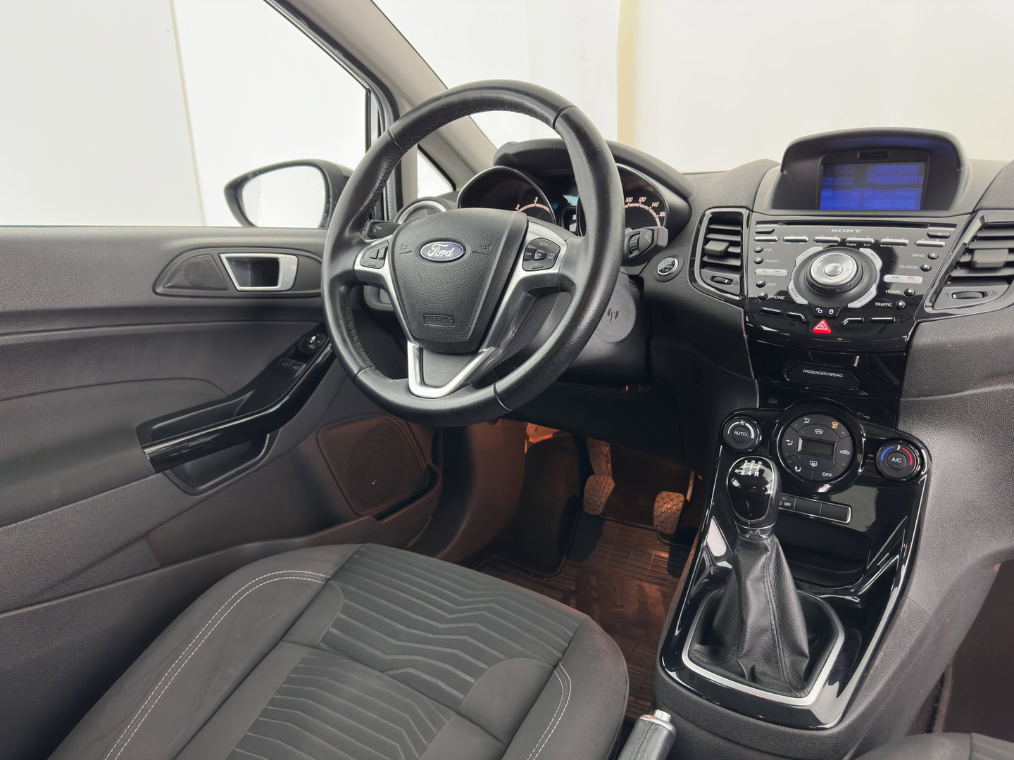 Ford Fiesta 1.6 TDCi Lease Titanium *NAVI-FULLMAP | SONY-AUDIO | KEYLESS | ECC | CRUISE | PDC | PRVACY-GLASS | 14''ALU*