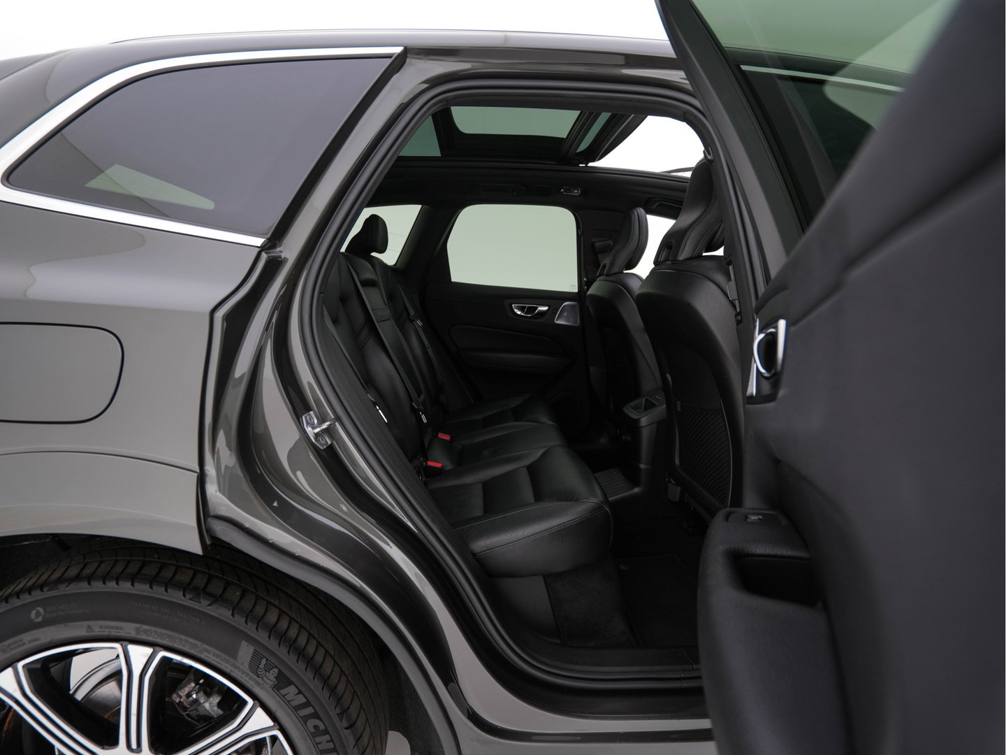 Volvo XC60 2.0 T8 Twin Engine Inscription AWD (Plug-In) *PANO | LEATHER | FULL-LED | BOWERS&WILKINS | MEMORY-PACK | BLINDSPOT | DIGI-COCKPIT | HEATED-COMFORTSEATS | TOPVIEW | NAVI-FULLMAP | ECC | PDC | HEAD-UP |  TOWBAR | 20''ALU *