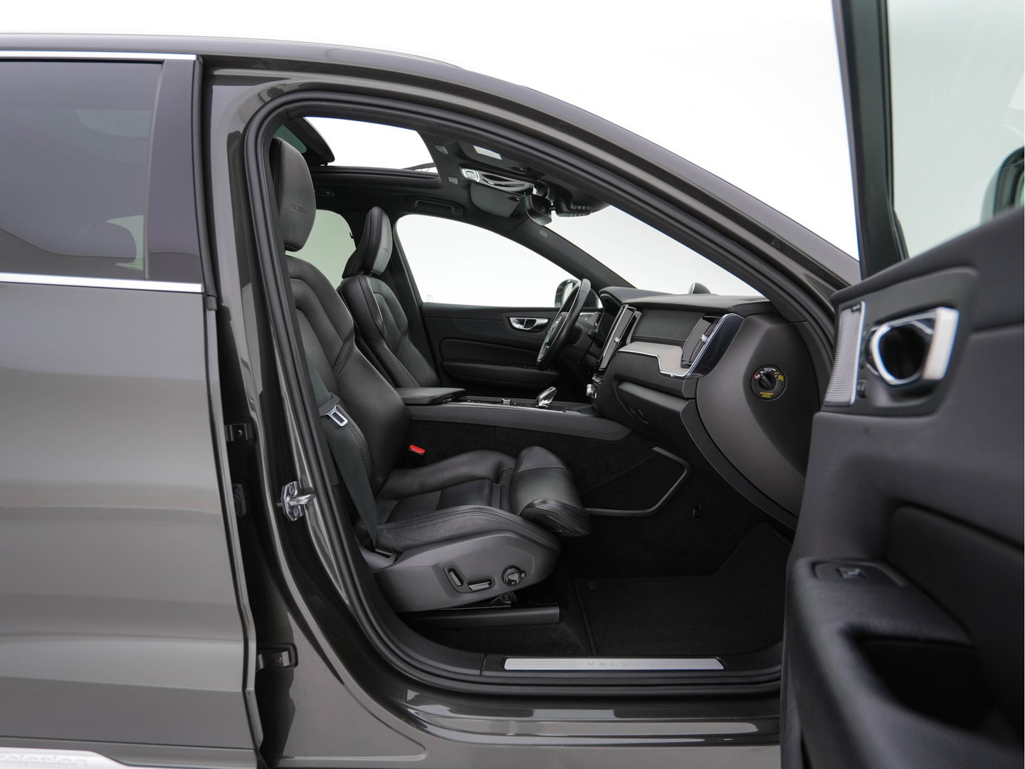 Volvo XC60 2.0 T8 Twin Engine Inscription AWD (Plug-In) *PANO | LEATHER | FULL-LED | BOWERS&WILKINS | MEMORY-PACK | BLINDSPOT | DIGI-COCKPIT | HEATED-COMFORTSEATS | TOPVIEW | NAVI-FULLMAP | ECC | PDC | HEAD-UP |  TOWBAR | 20''ALU *