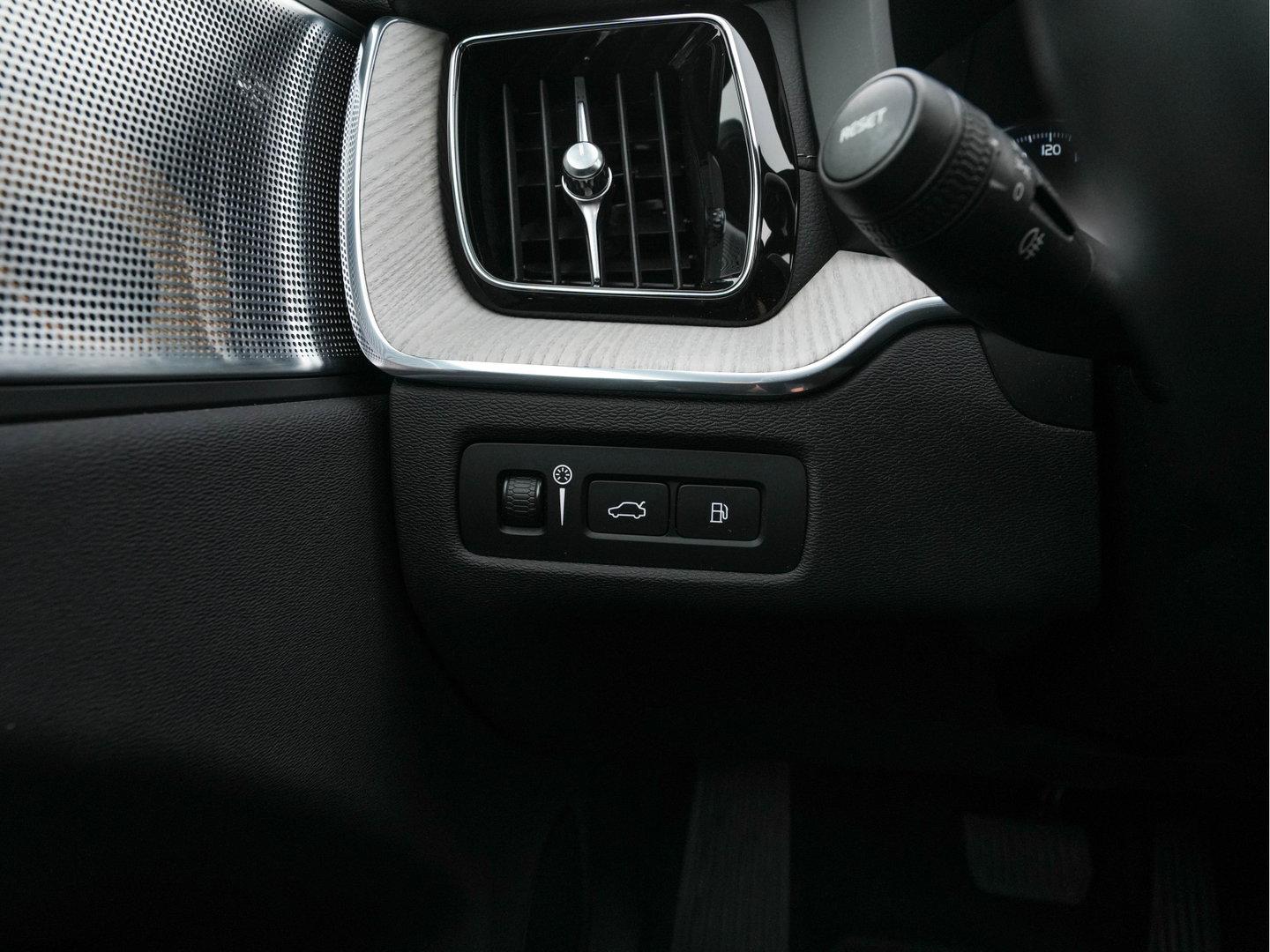 Volvo XC60 2.0 T8 Twin Engine Inscription AWD (Plug-In) *PANO | LEATHER | FULL-LED | BOWERS&WILKINS | MEMORY-PACK | BLINDSPOT | DIGI-COCKPIT | HEATED-COMFORTSEATS | TOPVIEW | NAVI-FULLMAP | ECC | PDC | HEAD-UP |  TOWBAR | 20''ALU *